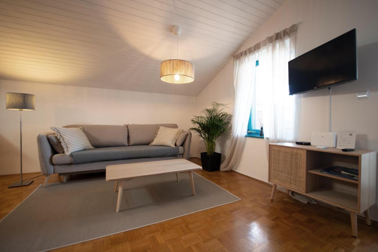 Modra Luna- Apartment With Terrace Izola Exterior photo
