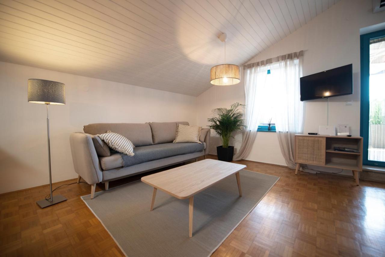 Modra Luna- Apartment With Terrace Izola Exterior photo